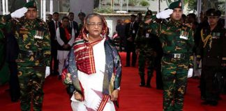 বঙ্গবন্ধুর প্রতিকৃতিতে প্রধানমন্ত্রীর শ্রদ্ধা