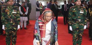 বঙ্গবন্ধুর প্রতিকৃতিতে প্রধানমন্ত্রীর শ্রদ্ধা
