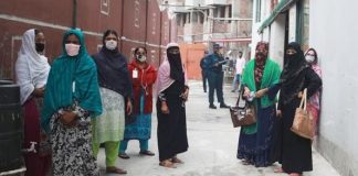 ফিরিয়ে দেওয়া হচ্ছে শ্রমিকদের