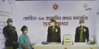 জয়বাংলা ধ্বনিতে টিকা গ্রহন করলেন নার্স রুনু