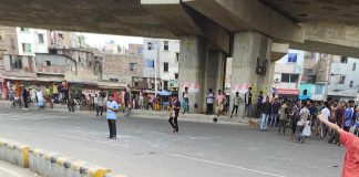 মিরপুরে পুলিশ-অটোরিকশা চালকদের সংঘর্ষ, পাল্টাপাল্টি ধাওয়া