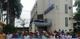 দাবি আদায়ে অনঢ় পল্লী বিদ্যুৎ সমিতি