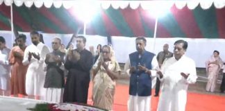বঙ্গবন্ধুর সমাধিতে প্রধানমন্ত্রীর শ্রদ্ধা