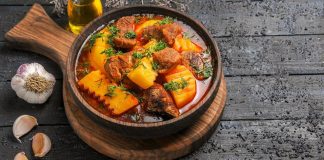 খাসির মাংসের ঝাল ভুনা তৈরির রেসিপি