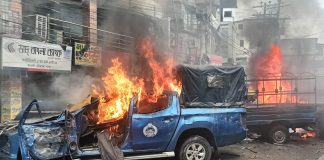 গাজীপুরে পুলিশের গাড়িতে আগুন