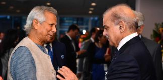 প্রধান উপদেষ্টার সঙ্গে পাকিস্তানের প্রধানমন্ত্রীর সাক্ষাৎ