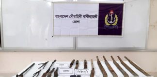 নৌবাহিনী পরিচালিত যৌথ অভিযানে ভোলায় অস্ত্রসহ দুই ডাকাত আটক