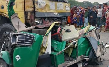 নরসিংদীতে ট্রাক চাপায় অটোরিকশার ৬ যাত্রী নিহত