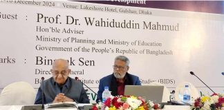 চামচা পুঁজিবাদের বিকাশ ঘটায় অগণতান্ত্রিক মনোভাব তৈরি হয়েছে