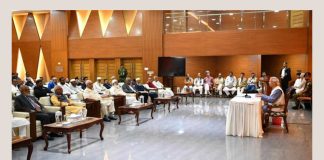 তিন বিষয়ে রাজনৈতিক দলগুলোর কাছে পরামর্শ চেয়েছেন প্রধান উপদেষ্টা