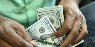 ডলারের দাম বাজারের ওপর ছাড়ল কেন্দ্রীয় ব্যাংক
