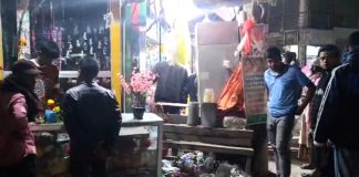 ভালোবাসা দিবসে ফুল বিক্রি করায় দোকান ভাঙচুর, বসন্তবরণ অনুষ্ঠান স্থগিত