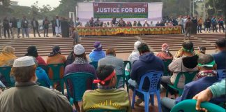 শহীদ মিনারে চাকরিচ্যুত বিডিআর সদস্যদের অবস্থান
