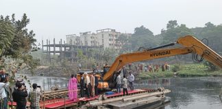 লাল গালিচায় খালে নেমে খননের উদ্বোধন তিন উপদেষ্টার
