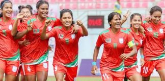 সাফজয়ী নারী ফুটবলারদের চুক্তি থেকে বাদ দিচ্ছে বাফুফে