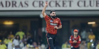 ইনিংসের প্রথম বলেই ‘শিকার’ ধরে শামির বিশ্বরেকর্ড