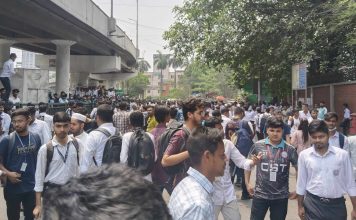 ৬ দফা দাবিতে সাতরাস্তায় সড়ক অবরোধ পলিটেকনিক শিক্ষার্থীদের