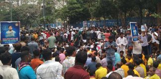 ইশরাককে মেয়র পদে বসানোর দাবিতে ২য় দিনের মতো অবস্থান, সড়ক বন্ধ