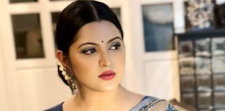 আল্লাহ কিছু নেওয়ার আগে কিছু দিয়েও দেন : পরীমনি