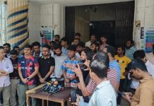 ২৪ ঘণ্টার আল্টিমেটাম : হল পরিদর্শনে আসতে হবে স্বাস্থ্য উপদেষ্টাকে