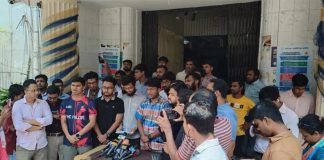 ২৪ ঘণ্টার আল্টিমেটাম : হল পরিদর্শনে আসতে হবে স্বাস্থ্য উপদেষ্টাকে