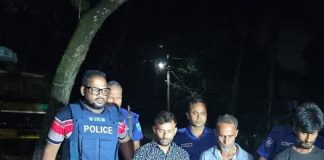 যাত্রীবেশে শিকারের জন্য অপেক্ষমান মৃত্যুদূতেরা