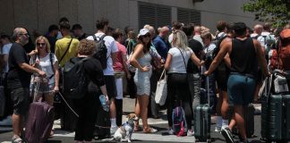 ইরান ও ইসরায়েল থেকে গণহারে পালাচ্ছেন মার্কিন নাগরিকরা