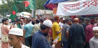 চাকরিতে পুনর্বহালের দাবিতে সাবেক বিডিআর সদস্যদের শাহবাগ অবরোধ