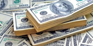 বড় পতনের মুখে ডলার