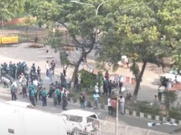 সচিবালয়ের সামনে শিক্ষার্থী-আইনশৃঙ্খলা বাহিনীর পাল্টাপাল্টি ধাওয়া