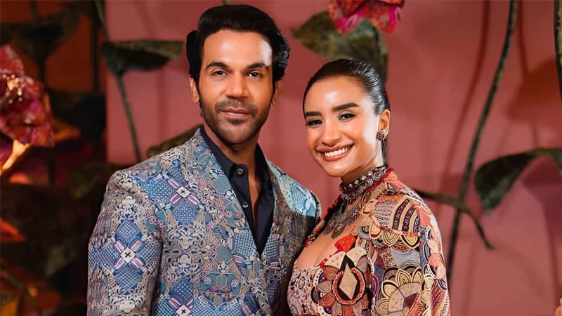 বাবা-মা হলেন রাজকুমার-পত্রলেখা