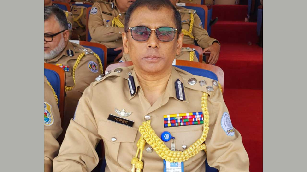 সাবেক ডিআইজি নাজমুল আলমের দেশত্যাগে নিষেধাজ্ঞা