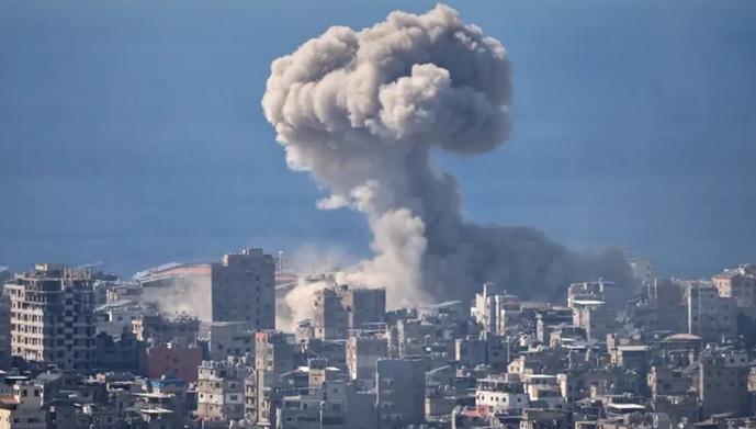 ইরানের পক্ষে লিখলে সংবাদমাধ্যমের লাইসেন্স বাতিলের হুমকি