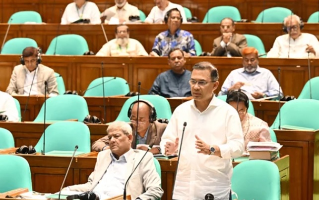 বিকল্প শ্রম বাজার সন্ধানে সরকারের পরিকল্পনা রয়েছে