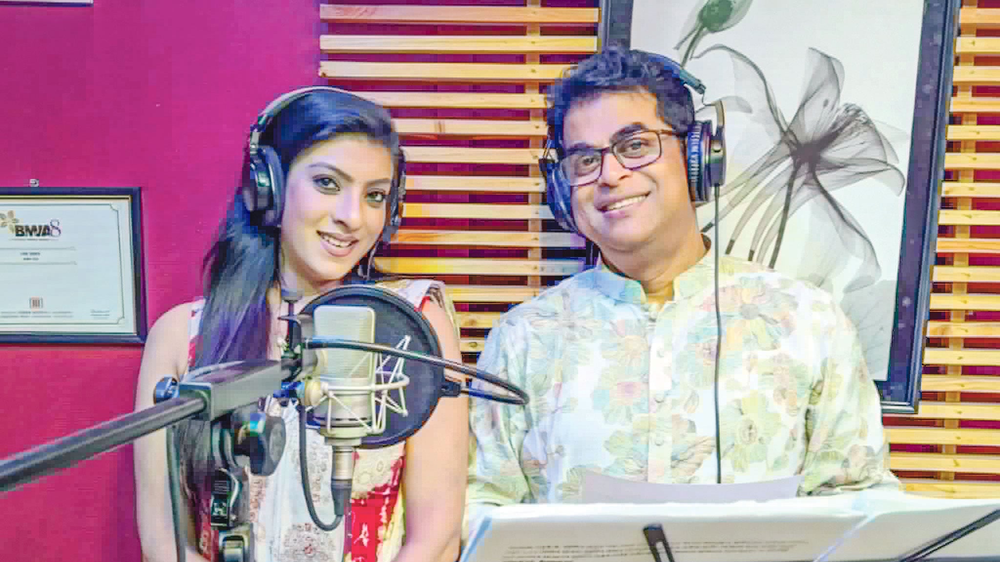 নতুন রূপে মৌ