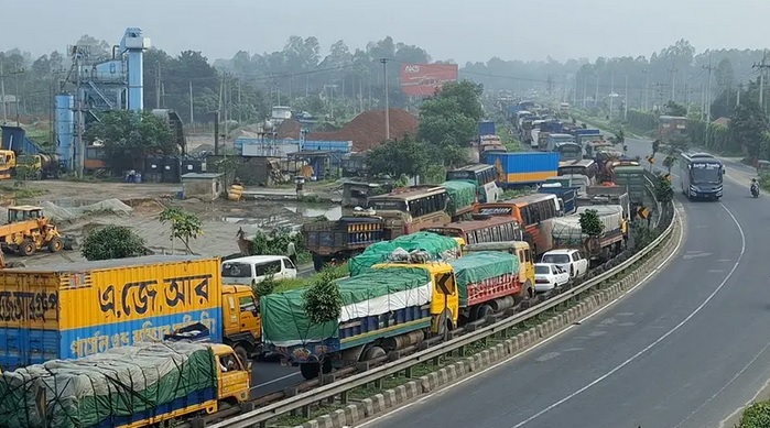 ঢাকা-টাঙ্গাইল মহাসড়কে ১৮ কিলোমিটার যানজট