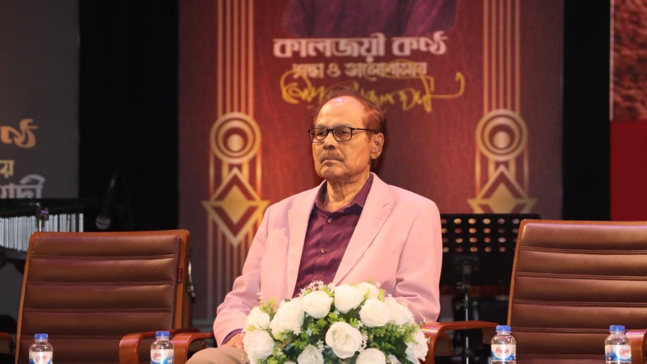 কণ্ঠশিল্পী সৈয়দ আব্দুল হাদীকে বিশেষ সম্মাননা