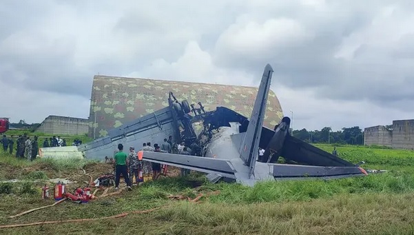 ভারতে অবতরণের আগমুহূর্তে বিমান বিধ্বস্ত, নিহত ৫