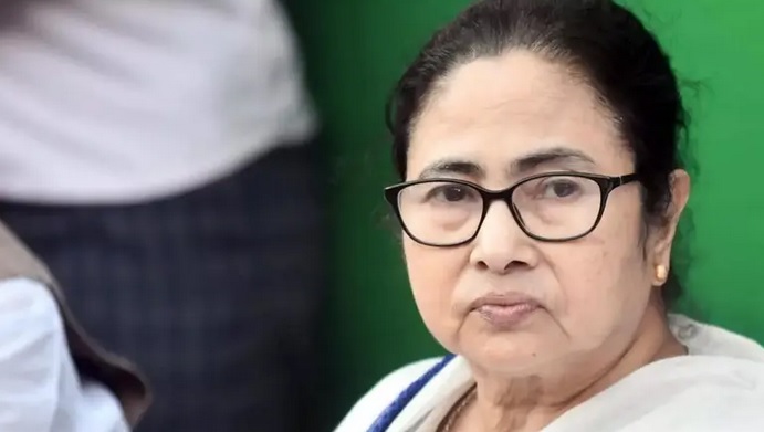 দলীয় প্রতীক-সম্পত্তি সব হারাচ্ছেন মমতা?