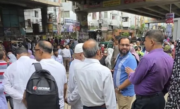 এইচএসসি কেন্দ্রে অভিভাবকদের বাড়তি উপস্থিতি
