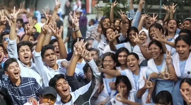এসএসসি-সমমান পরীক্ষার ফল প্রকাশ, পাসের হার ৬২.২৫ শতাংশ