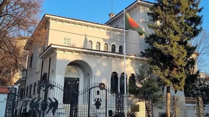 চার বাংলাদেশী দূতাবাসের সতর্কবার্তা