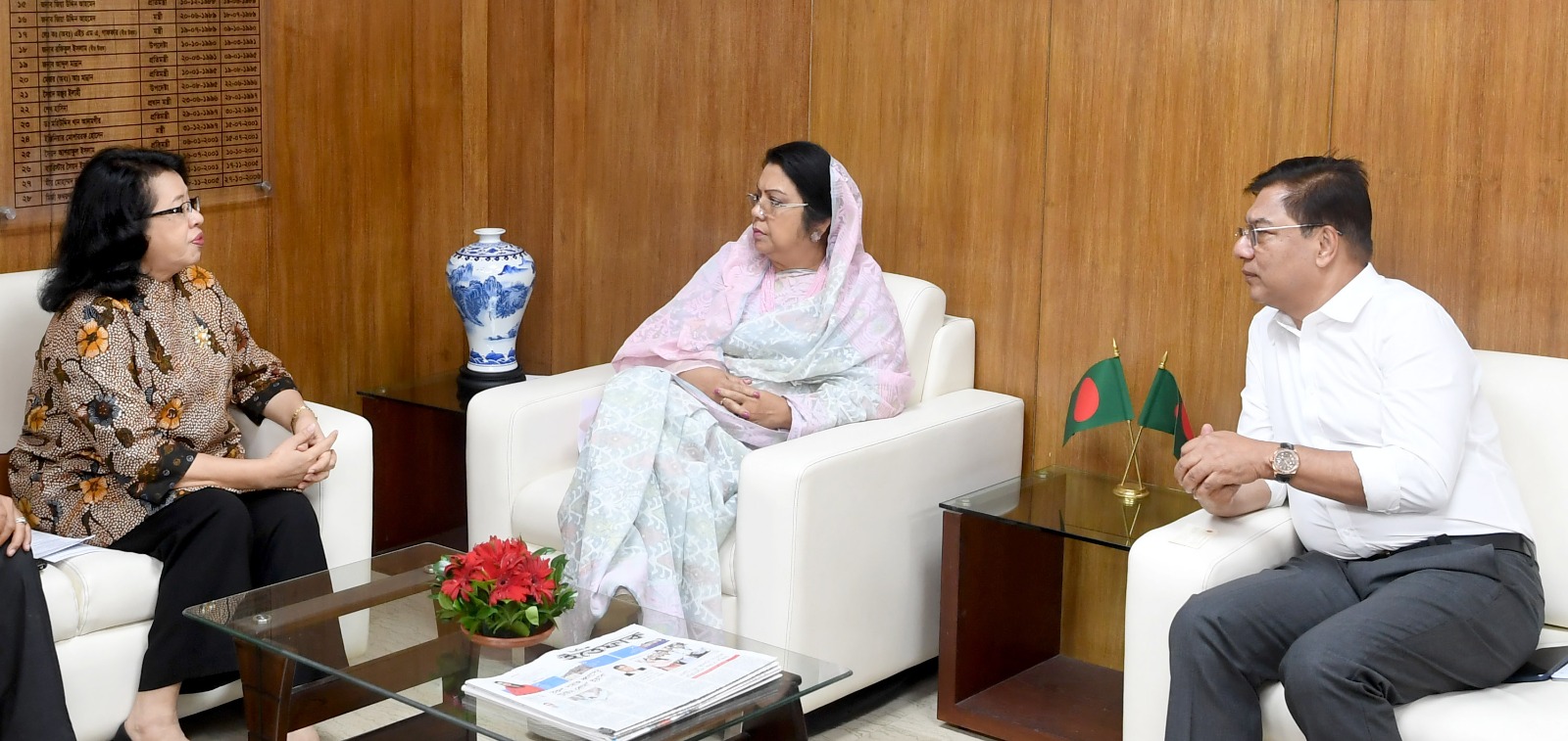বেসামরিক বিমান ও পর্যটন মন্ত্রী-প্রতিমন্ত্রীর সাথে ইন্দোনেশিয়া রাষ্ট্রদূতের সাক্ষাৎ