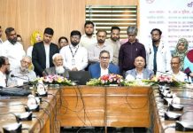 স্বাস্থ্যকর্মীদের বিরুদ্ধে ঢালাও মিডিয়া ট্রায়াল গ্রহণযোগ্য নয়