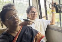 দিল্লিতে মমতা বন্দ্যোপাধ্যায় আটক