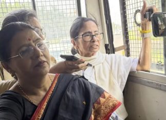 দিল্লিতে মমতা বন্দ্যোপাধ্যায় আটক