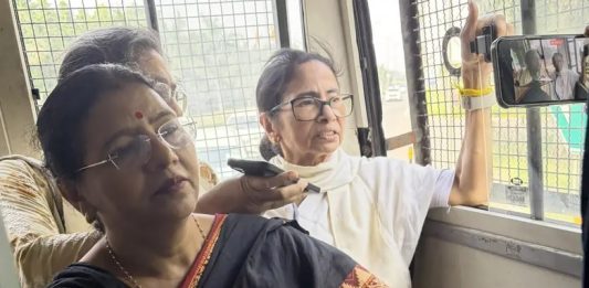 দিল্লিতে মমতা বন্দ্যোপাধ্যায় আটক